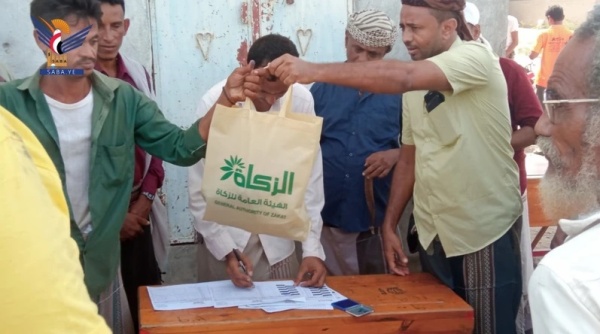 الحديدة توزيع الزكاة العينية لأسر الشهداء والجرحى والفقراء