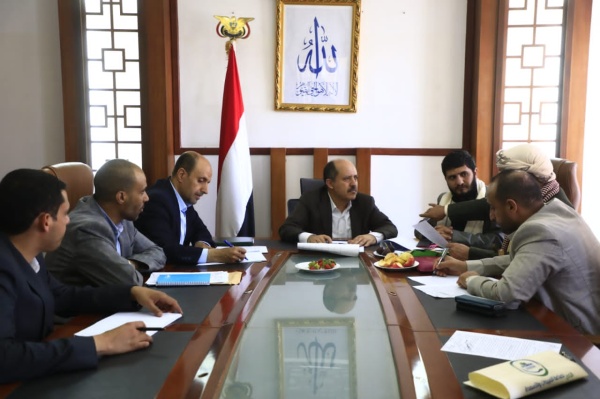 مناقشة البرامج التنفيذية لخطة عمل مؤسسة الغزل