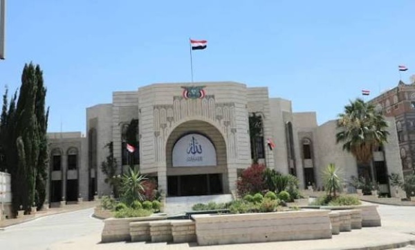حكومة التغيير تعلن تأييد دعوة قائد الثورة والالتزام بتنفيذها حكومة التغيير تعلن تأييد دعوة قائد الثورة والالتزام بتنفيذها
