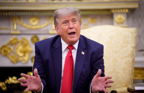 ترامب يهدد دول أوروبا برسوم جمركية بنسبة 100