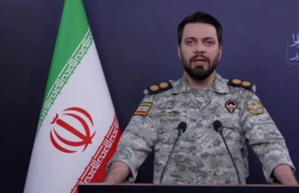 إيران تحذر واشنطن وتستهدف قواعد أميركية في الأردن والكويت