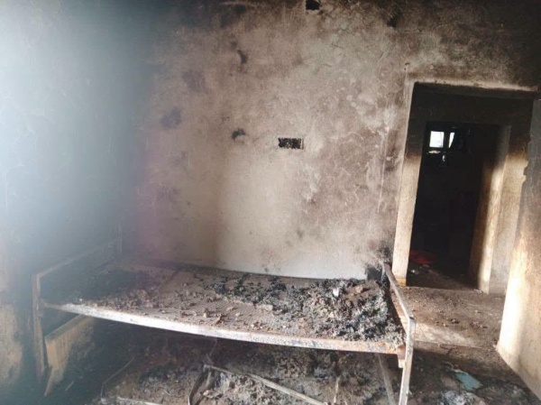 قنص حوثي يصيب طفلة وقصف يلحق أضرارا بمنزل في تعز جنوب غربي اليمن قنص حوثي يصيب طفلة وقصف يلحق أضرارا بمنزل في تعز جنوب غربي اليمن