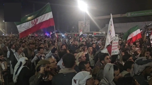 ميدان السبعين يحتشد دعما للقيادة وكسر الحصار ميدان السبعين يحتشد دعما للقيادة وكسر الحصار