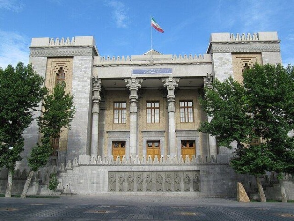 إيران اتصال مع قائد الجيش الباكستاني وتأكيد جاهزية القوات المسلحة إيران اتصال مع قائد الجيش الباكستاني وتأكيد جاهزية القوات المسلحة