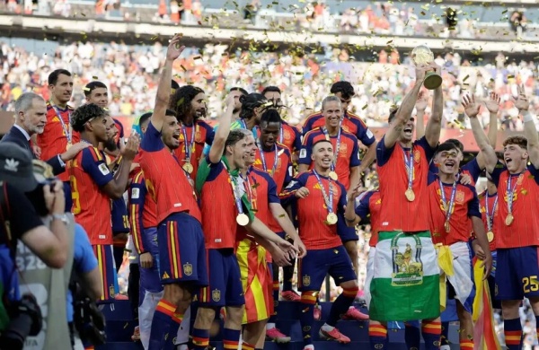 الأضخم في تاريخ المونديال كم تبلغ مكافأة منتخب إسبانيا بعد الفوز بكأس العالم الأضخم في تاريخ المونديال كم تبلغ مكافأة منتخب إسبانيا بعد الفوز بكأس العالم