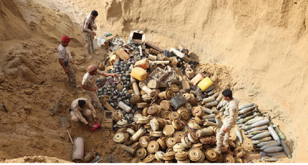 حياة على حافة الانفجار اليمنيون في مواجهة مخلفات العدوان الأمريكي السعودي حياة على حافة الانفجار اليمنيون في مواجهة مخلفات العدوان الأمريكي السعودي