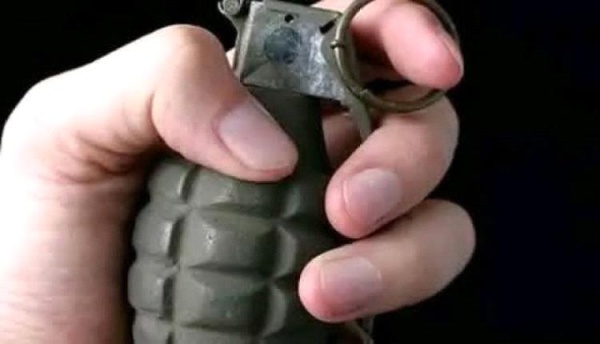 مقتل واصابة 5 أشخاص بانفجار قنبلة داخل منزل في لحج مقتل واصابة 5 أشخاص بانفجار قنبلة داخل منزل في لحج