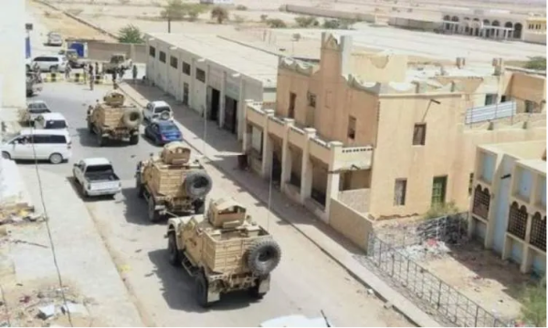 فيما الخدمات منعدمة والجوع يفتك بالسكان السعودية تغرق عدن بالسلاح
