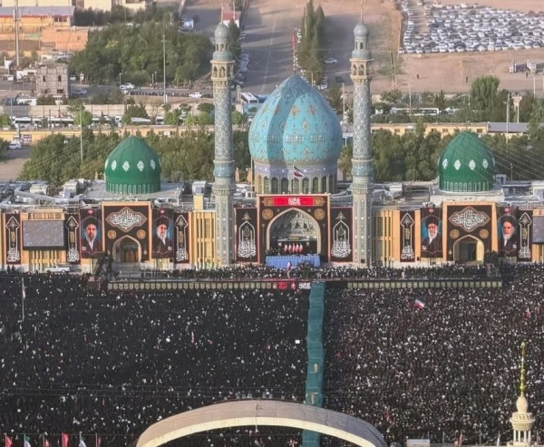 طوفان بشري في قم يود ع القائد الشهيد علي خامنئي