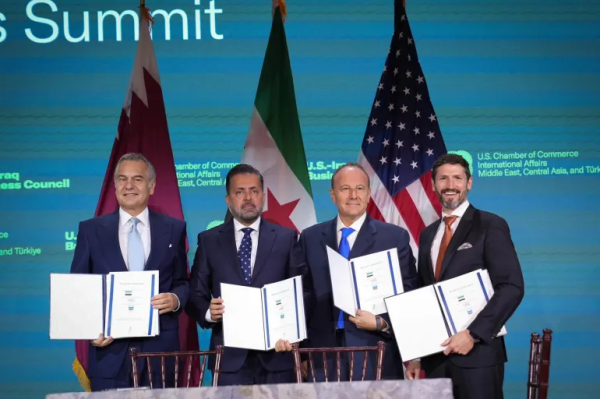 العراق يوقع 48 اتفاقية مع شركات أمريكية بقيمة 60 مليار دولار العراق يوقع 48 اتفاقية مع شركات أمريكية بقيمة 60 مليار دولار