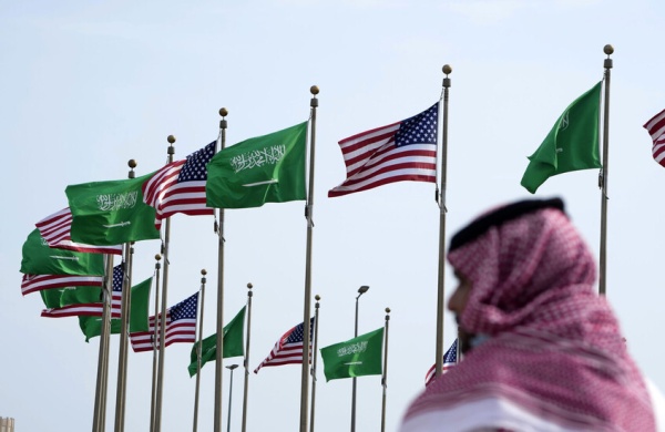 إعلام أمريكي ترامب سيمنح السعودية اليوم الضوء الأخضر لامتلاك النووي إعلام أمريكي ترامب سيمنح السعودية اليوم الضوء الأخضر لامتلاك النووي
