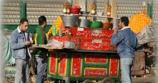 القانون يحدد أماكن عربات الطعام المتنقلة ويمنع تواجدها أمام المحال والمطاعم