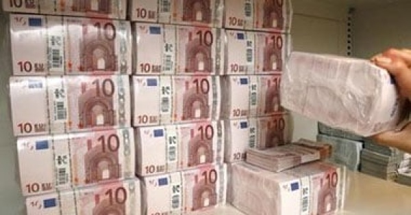 تراجع سعر اليورو أمام الجنيه اليوم الأربعاء 24 يونيو 2026 بالبنوك المصرية تراجع سعر اليورو أمام الجنيه اليوم الأربعاء 24 يونيو 2026 بالبنوك المصرية