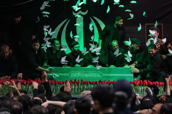 وفد يمني يصل طهران للمشاركة في تشييع السيد الخامنئي وفد يمني يصل طهران للمشاركة في تشييع السيد الخامنئي