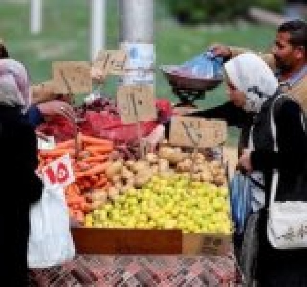 الغذاء والكهرباء يقودان موجة تضخمية جديدة في المدن المصرية الغذاء والكهرباء يقودان موجة تضخمية جديدة في المدن المصرية