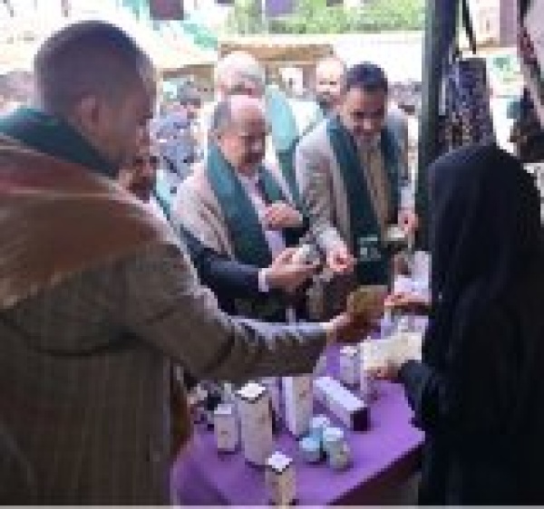 وزارة الاقتصاد والجهات التابعة لها تشتري منتجات من الأسر المنتجة لدعم نزلاء دار الأيتام وزارة الاقتصاد والجهات التابعة لها تشتري منتجات من الأسر المنتجة لدعم نزلاء دار الأيتام