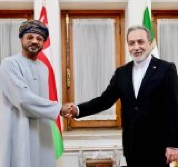 ع مان وإيران تشددان على الالتزام بالقانون الدولي بما يخص مضيق هرمز ع مان وإيران تشددان على الالتزام بالقانون الدولي بما يخص مضيق هرمز