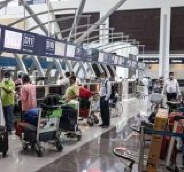 مطارات سلطنة ع مان تستقبل 7 69 مليون مسافر حتى يوليو 2026