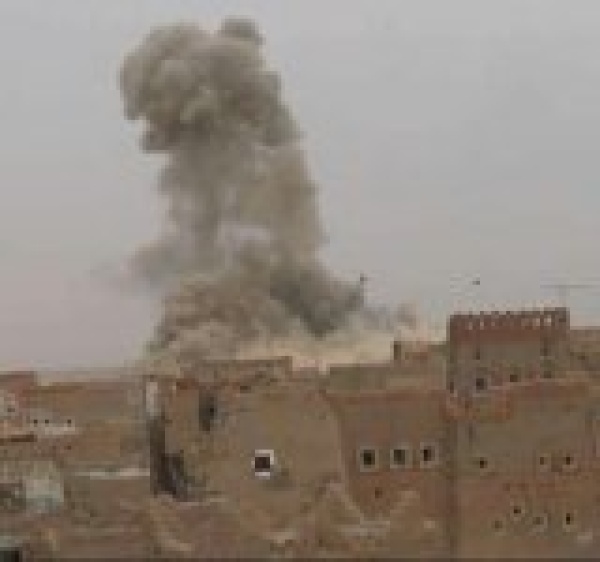 طيران العدوان يستهدف سوقا شعبيا في الجوف ومديريات في صعدة