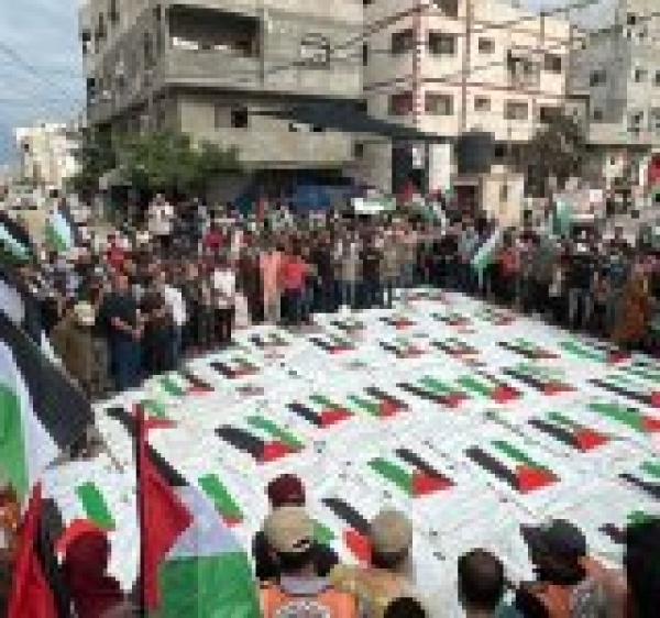 تشييع جثامين 51 شهيد ا انت شلت من تحت أنقاض مخيم النصيرات تشييع جثامين 51 شهيد ا انت شلت من تحت أنقاض مخيم النصيرات