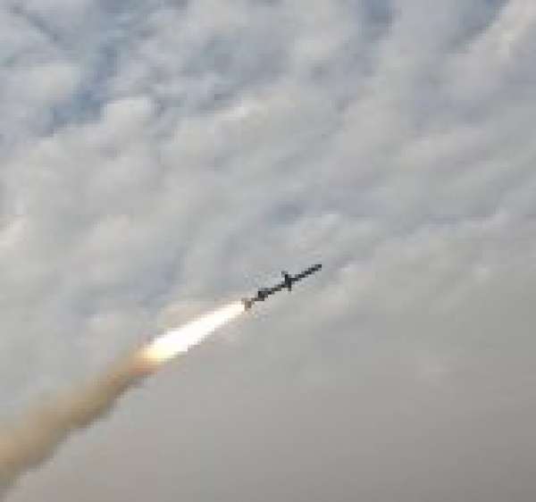 التصدي لتحشيدات العدو باتجاه باب المندب بـ 10 صواريخ باليستية التصدي لتحشيدات العدو باتجاه باب المندب بـ 10 صواريخ باليستية