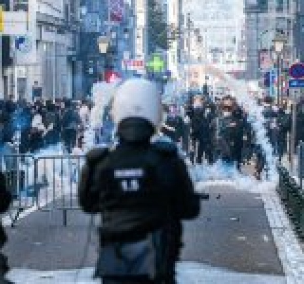 فرنسا تتجه إلى فرض حظر تجوال جزئي وسط دعوات لجولة احتجاجات جديدة