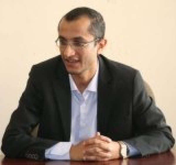 المغلس المنفذ الغربي لمدينة تعز مفتوح بالكامل وتدفق السلع الأساسية مستمر