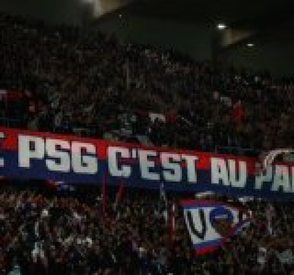 برشلونة يشكو لليويفا بسبب لافتة استفزازية