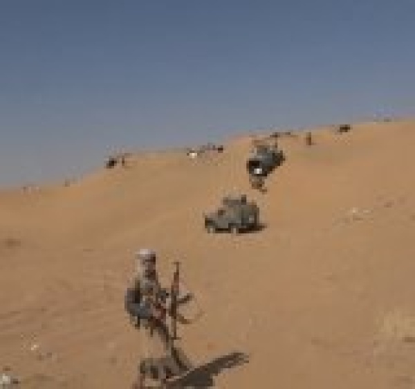 شاهد استهداف تحشيدات تحت إمرة ضابط سعودي جنوب مأرب شاهد استهداف تحشيدات تحت إمرة ضابط سعودي جنوب مأرب