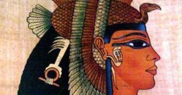 كليوباترا علاقة ملكة مصر بإيزيس