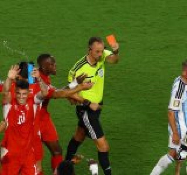 الاتحاد الدولي للقدم طرد إمبولو ضد الأرجنتين كان خاطئا