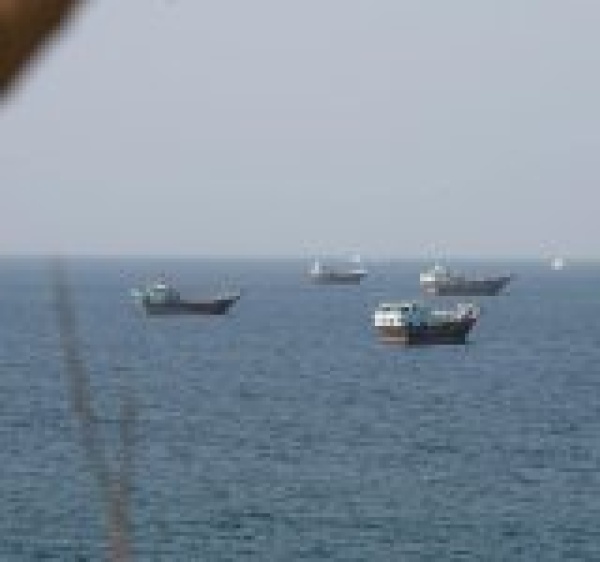 احتراق ناقلة نفط مخالفة في مضيق هرمز