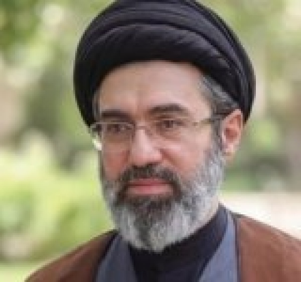 السيد الخامنئي يشيد بجهود قائد القوة الجوفضائية في حرس الثورة السيد الخامنئي يشيد بجهود قائد القوة الجوفضائية في حرس الثورة