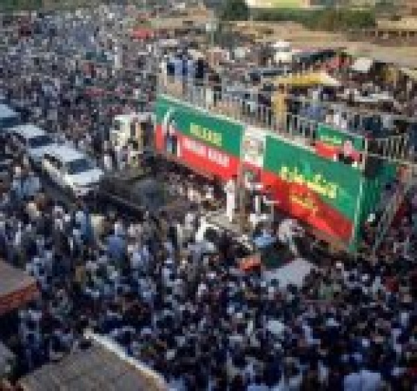 انطلاق مسيرة لأنصار عمران خان في باكستان للمطالبة بالإفراج عنه انطلاق مسيرة لأنصار عمران خان في باكستان للمطالبة بالإفراج عنه