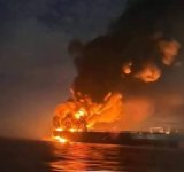 الثالثة خلال 24 ساعة انفجار ناقلة نفط عملاقة في هرمز الثالثة خلال 24 ساعة انفجار ناقلة نفط عملاقة في هرمز