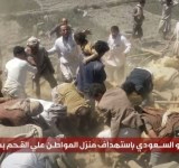 مشاهد مؤلمة لانتشال العشرات من انقاض منزل استهدفه السعودي في سحار بصعدة مشاهد مؤلمة لانتشال العشرات من انقاض منزل استهدفه السعودي في سحار بصعدة