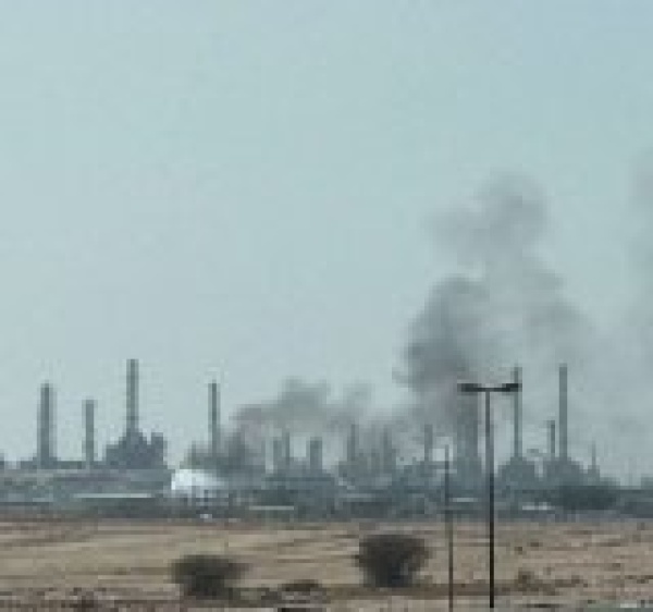 وول ستريت جورنال السعودية تواجه تهديدا في قدرتها على البقاء بفعل الهجمات
