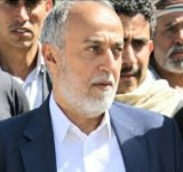 شيخ مشائخ تعز يشيد بتجاوب الوجهاء مع دعوات حقن الدماء شيخ مشائخ تعز يشيد بتجاوب الوجهاء مع دعوات حقن الدماء