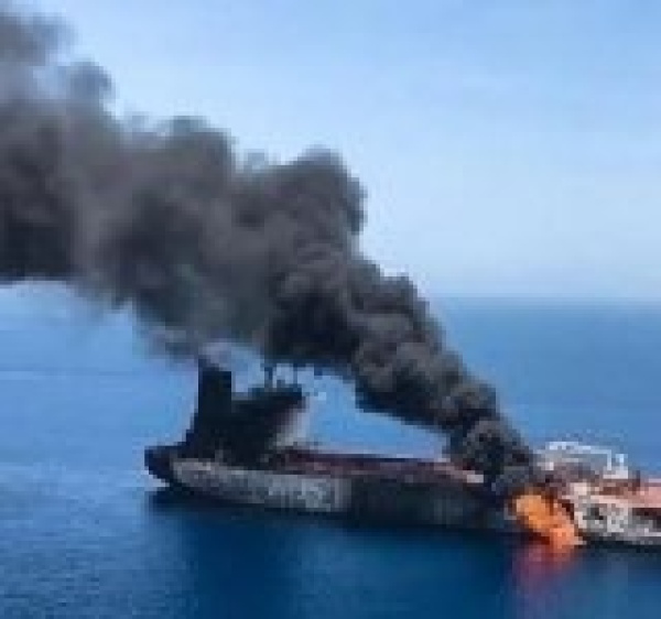 بحرية الحرس الثوري اندلاع حرائق في ثلاث ناقلات نفط بمضيق هرمز بحرية الحرس الثوري اندلاع حرائق في ثلاث ناقلات نفط بمضيق هرمز