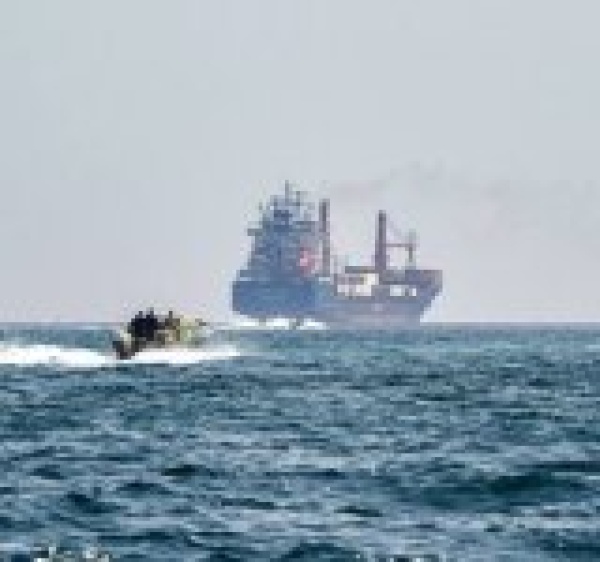 الجيش الإيراني حريق في ناقلة نفط مخالفة إثر اصطدامها بألغام بحرية الجيش الإيراني حريق في ناقلة نفط مخالفة إثر اصطدامها بألغام بحرية