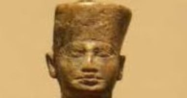 تمثال الملك خوفو رمز الهوية الثقافية المصرية القديمة تمثال الملك خوفو رمز الهوية الثقافية المصرية القديمة