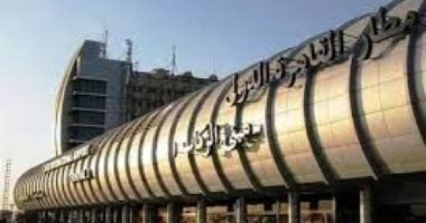 مطار القاهرة يكرم عاملين لسرعة استجابتهما وإنقاذ حياة طفل مطار القاهرة يكرم عاملين لسرعة استجابتهما وإنقاذ حياة طفل