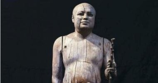 شيخ البلد عندما منح المصري القديم التمثال ملامح الإنسان