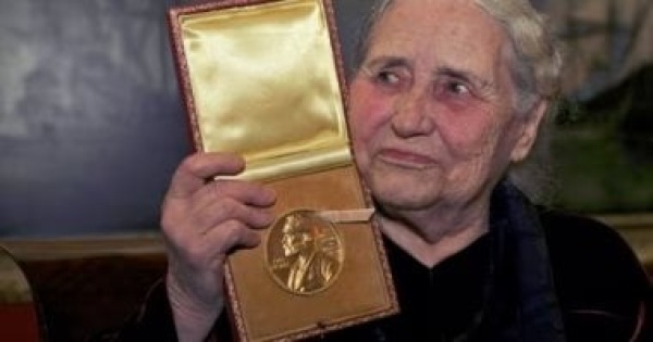 من 41 إلى 87 عاما أصغر وأكبر الفائزين بنوبل الأدب
