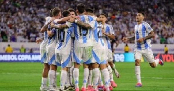 فيفا يقرر عدم معاقبة الأرجنتين بعد أزمة أغنية مالفيناس عقب مواجهة مصر فيفا يقرر عدم معاقبة الأرجنتين بعد أزمة أغنية مالفيناس عقب مواجهة مصر