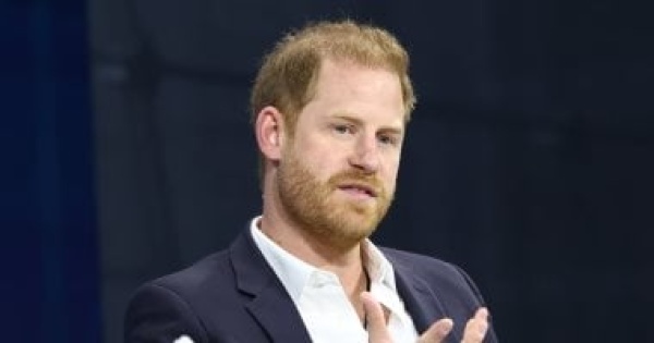 الأمير هارى يعترف بصعوبة الأبوة ويكشف النصيحة التى كان سيقدمها لنفسه الأمير هارى يعترف بصعوبة الأبوة ويكشف النصيحة التى كان سيقدمها لنفسه