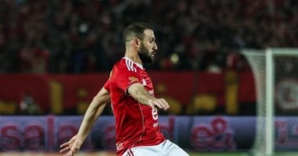 الأهلي يتجه لعدم تدعيم الجبهة اليمنى بعد عودة عمر كمال عبد الواحد