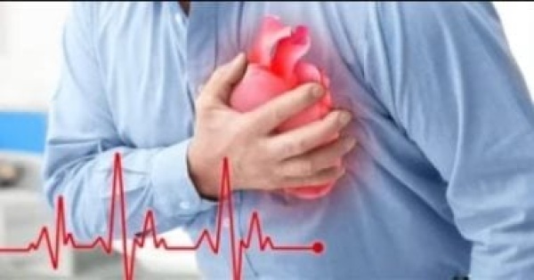 استشارى أوعية دموية يحذر من تأثير التوتر والسكرى على القلب