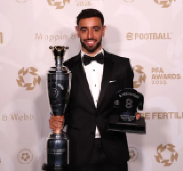 فرنانديز أفضل لاعب في إنجلترا