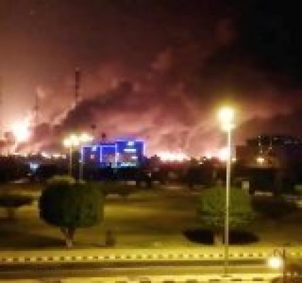 بلومبرغ السعودية تبحث عن قروض بـ8 مليارات وسط ضغوط الحرب بلومبرغ السعودية تبحث عن قروض بـ8 مليارات وسط ضغوط الحرب
